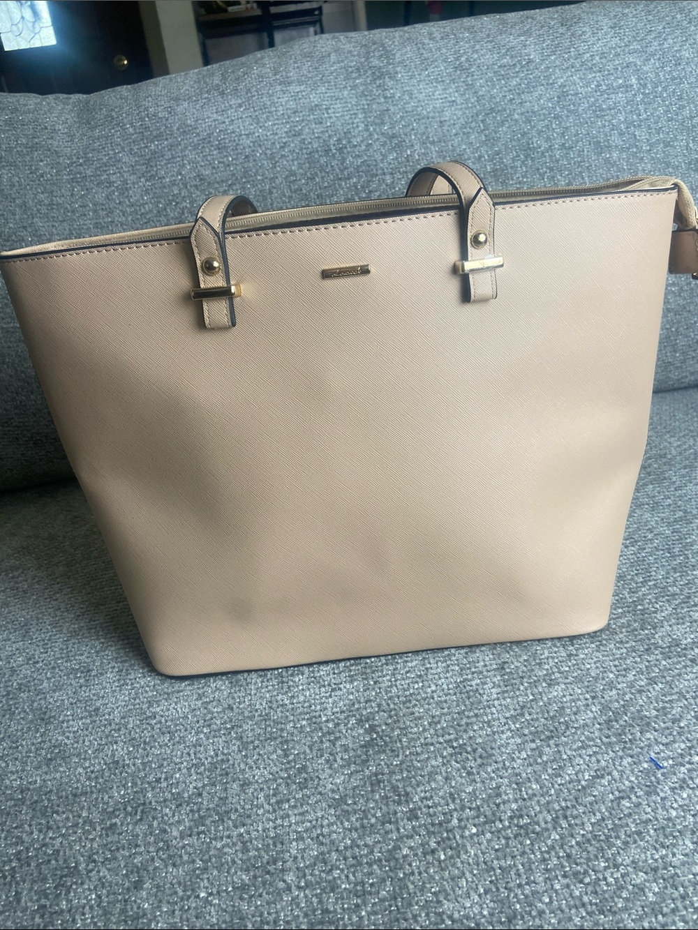 Love nook Womens Beige Tote Bag - Gold Hardware 16 in wide. 10 in deep